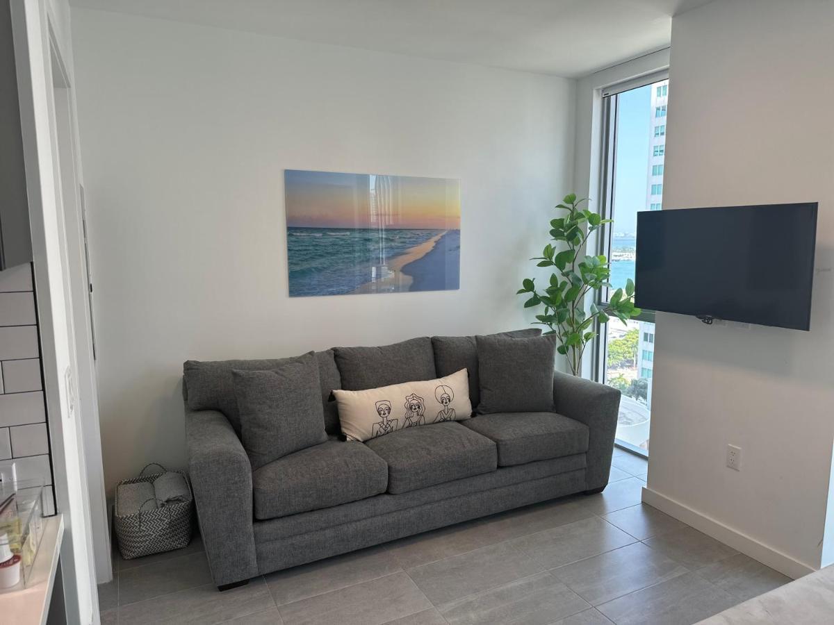 ميامي Comfortable Studio With King Bed And Queen Sofa-Bed المظهر الخارجي الصورة